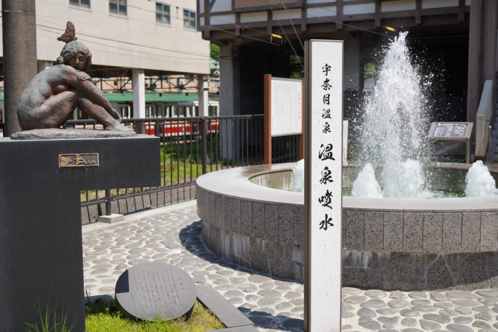 宇奈月温泉駅に行ったら、とりあえず駅前の『 温泉噴水 』を眺めてみようか！