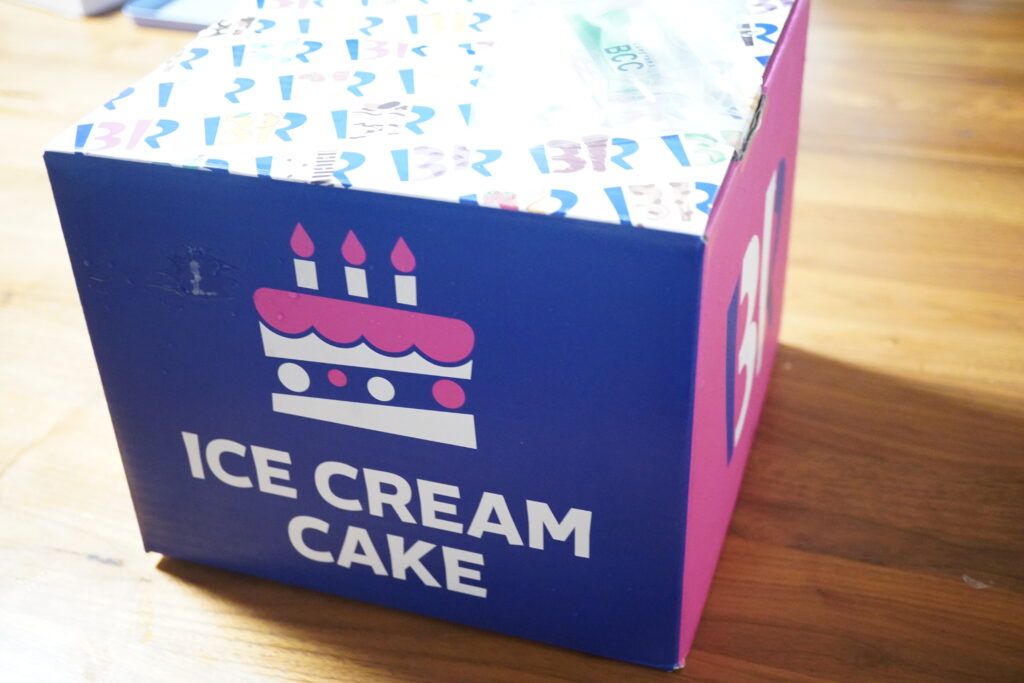 サーティーワンからすみっコぐらしのアイスケーキが発売されたので速攻で買ってみた。